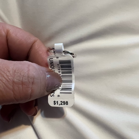 14KT Gold Ring - Picture 6 of 9